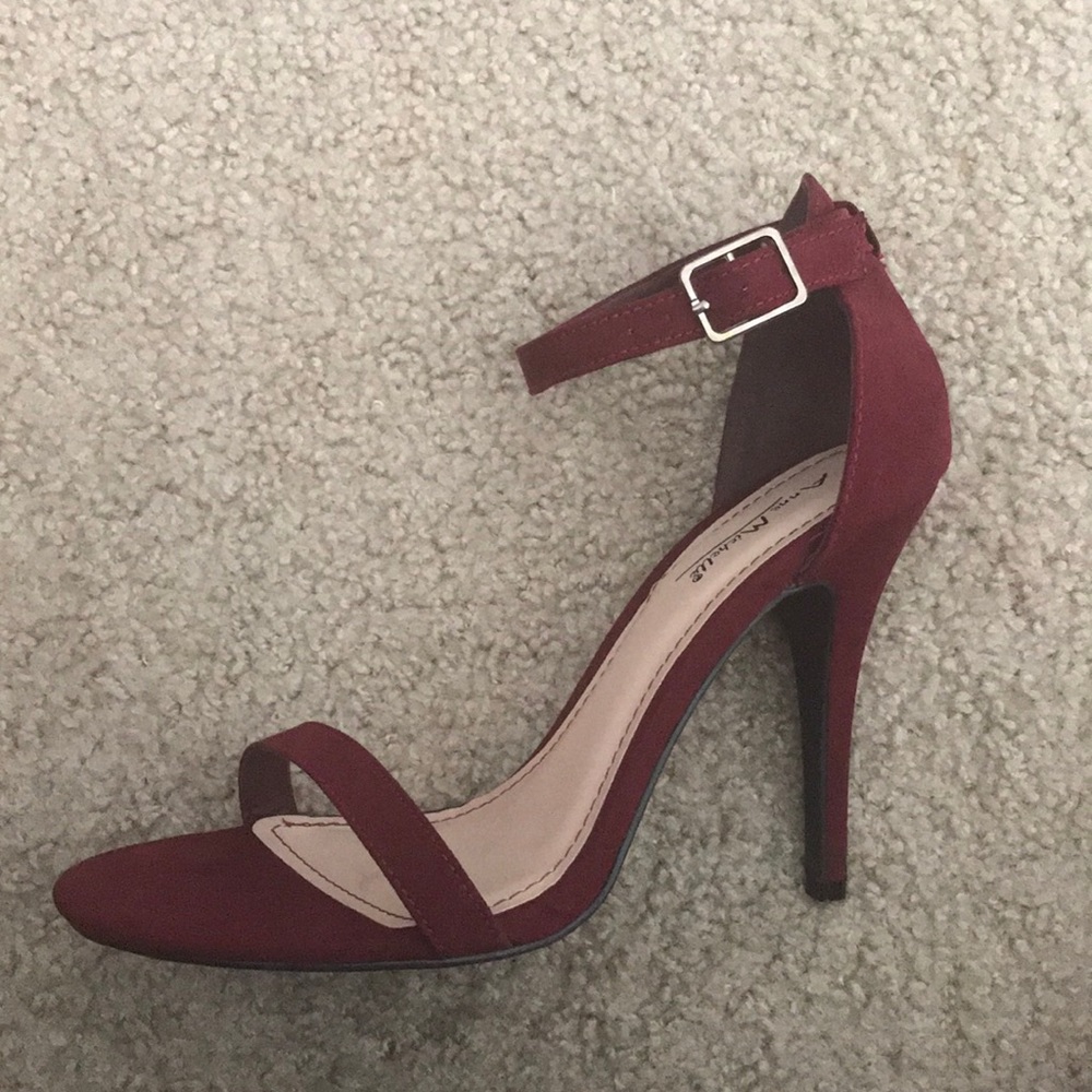 Maroon 3 inch heel
